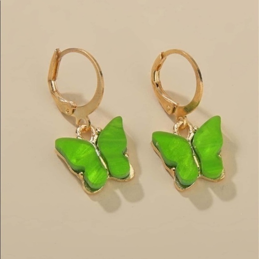 3/$30 💚 Dainty Butterfly Earrings